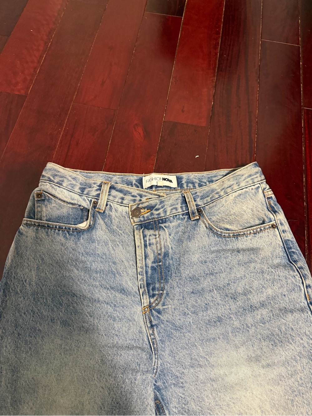Fashion Nova Woman's Light Blue Crossover Petite Jeans Size 5/6